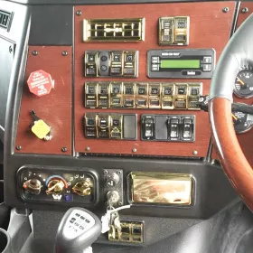 Dash Kit Gold (Western Star)