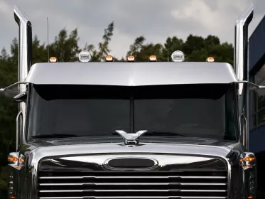 Sunvisor S/Steel Freightliner Century, Coronado Day Cab